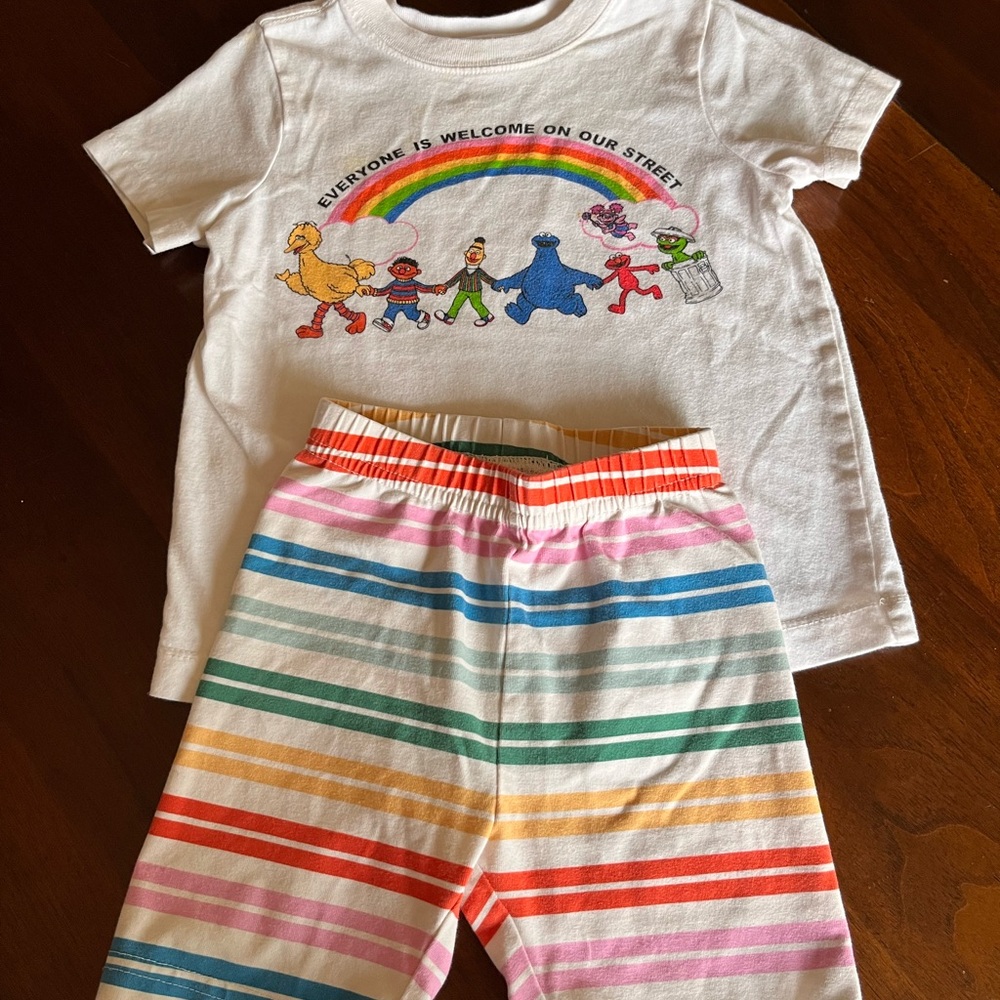 Hanna Andersson White and Multicolor Sesame Street Pajama Set